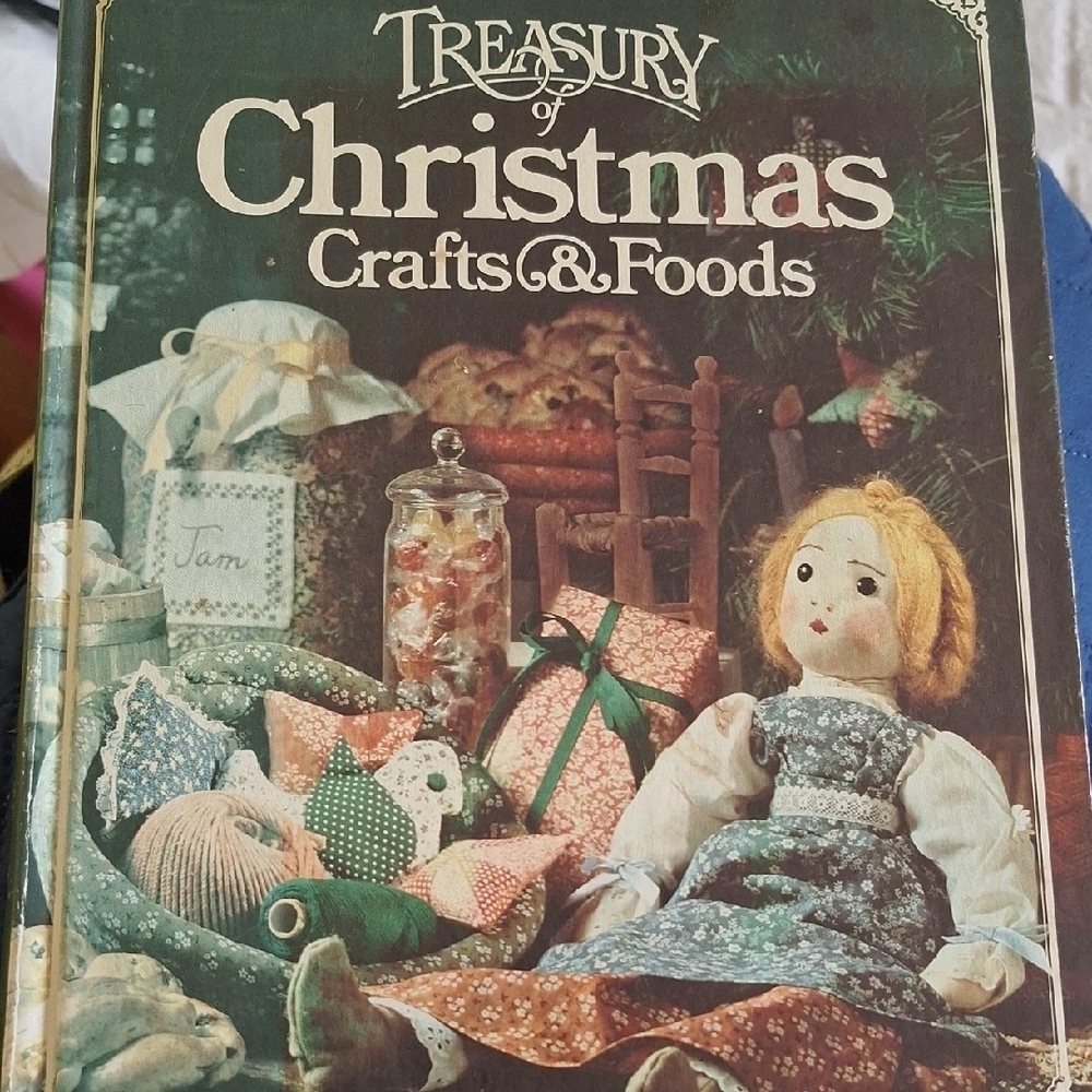 Treasury of Christmas Crafts & Foods Book